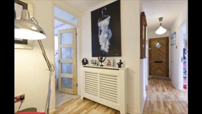 Flat Deans Close in Greater London