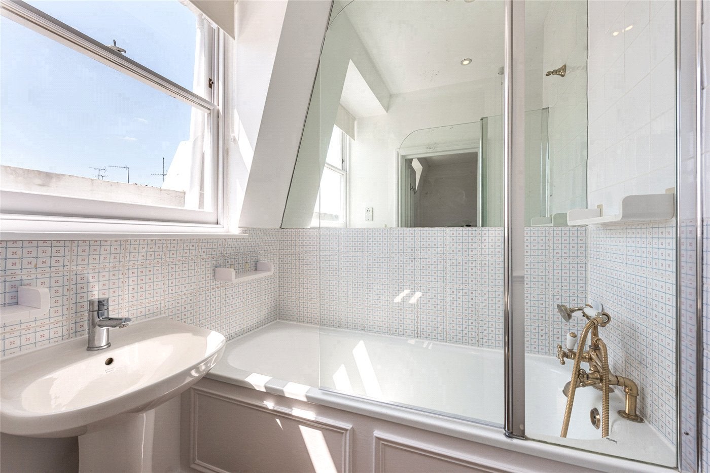 Flat Moreton Place in City of Westminster