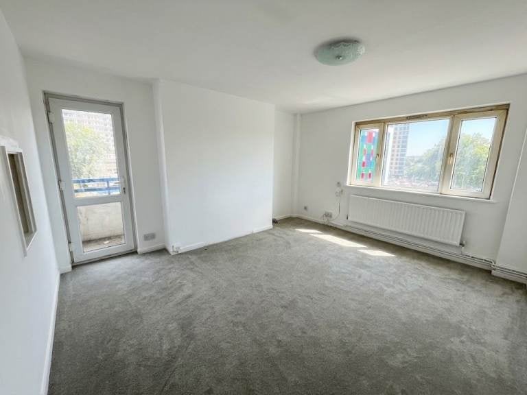Flat Cambridge Road in Greater London