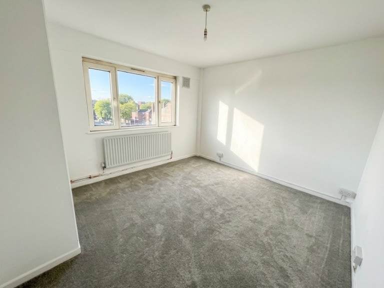 Flat Cambridge Road in Greater London
