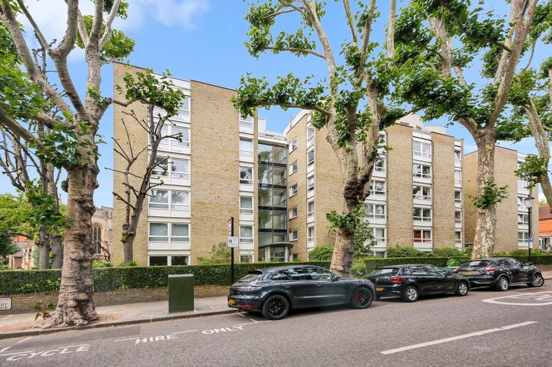 Room Farley Court in Greater London
