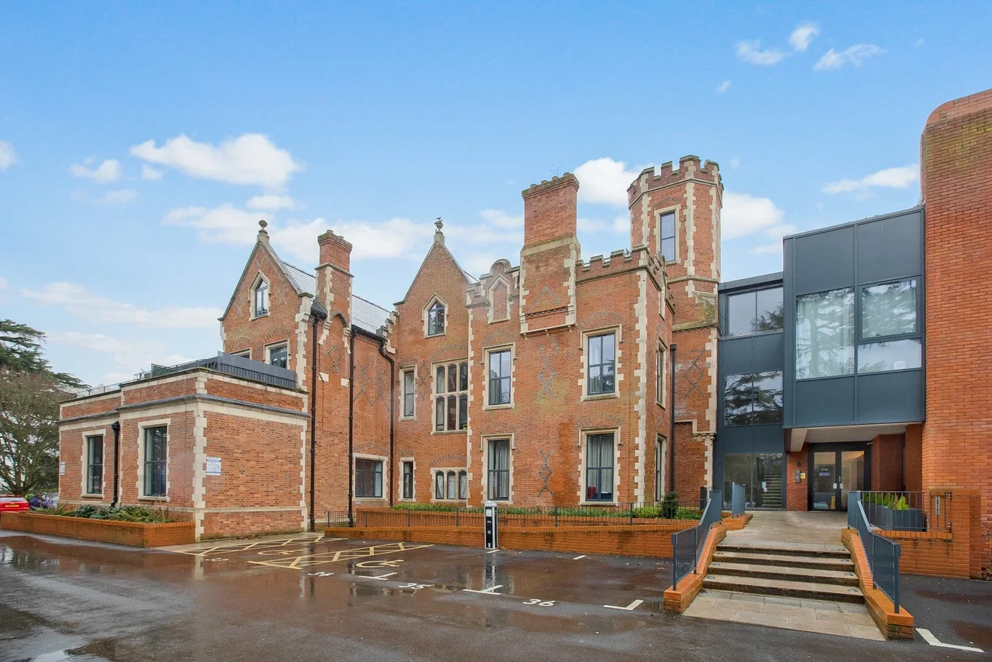 Flat Upton Road in Slough