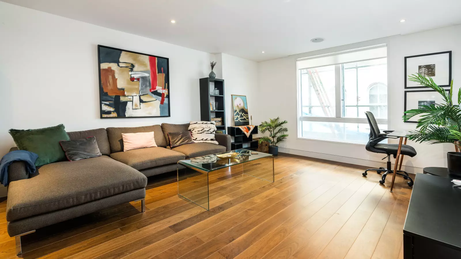 Flat Cowper Street in Greater London