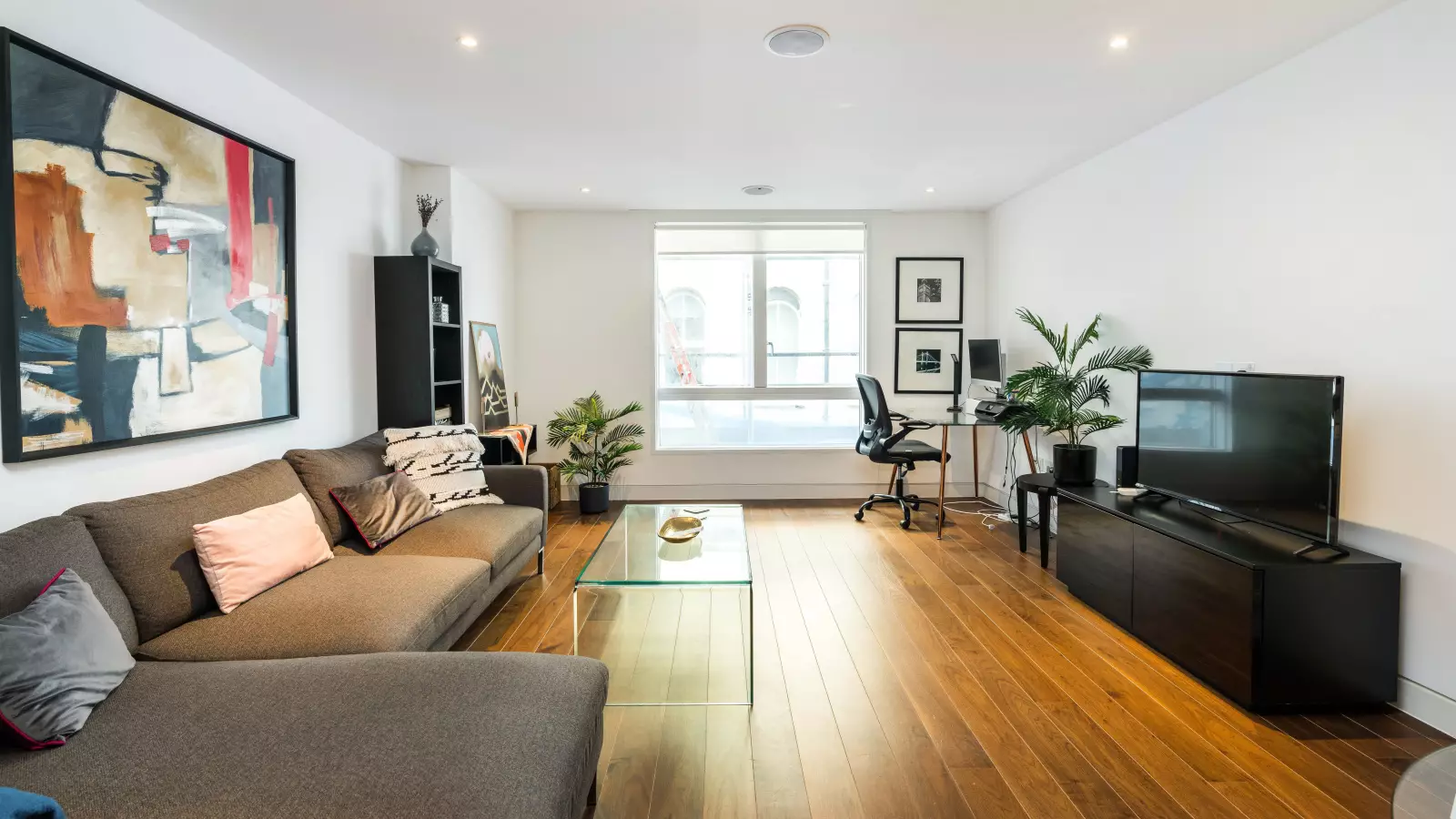 Flat Cowper Street in Greater London