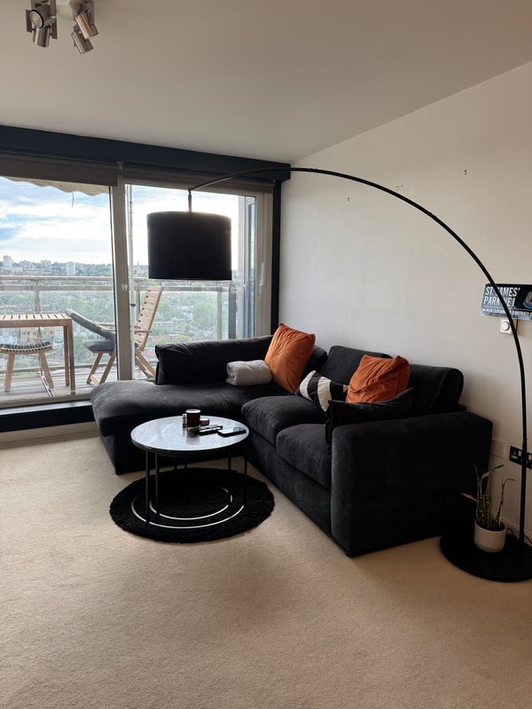 Room Mapleton Road in Greater London