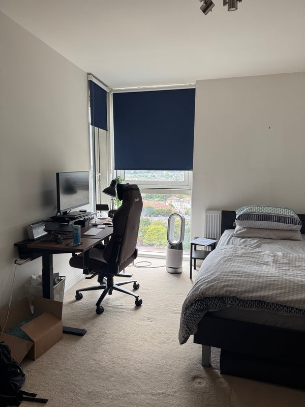 Room Mapleton Road in Greater London