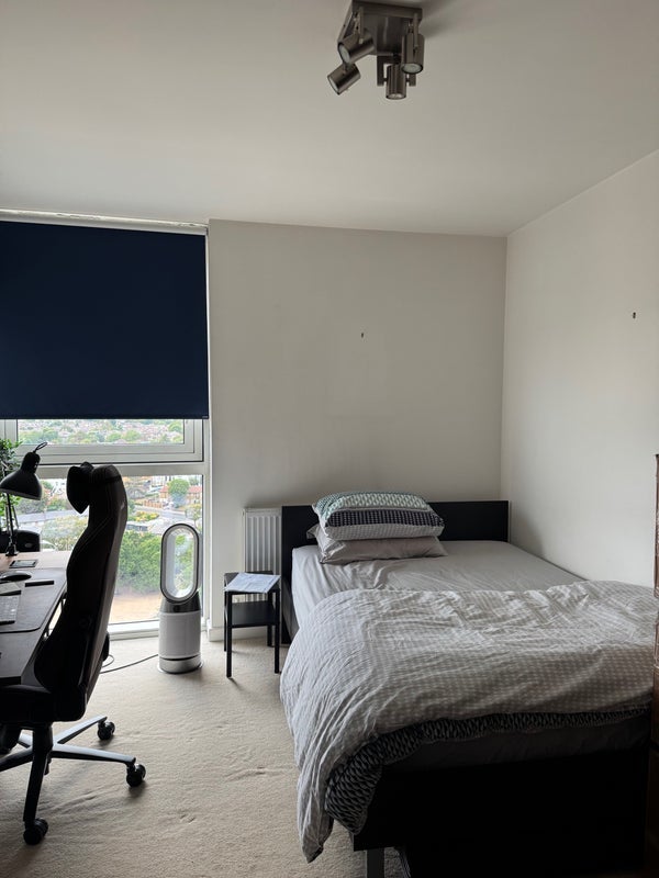 Room Mapleton Road in Greater London