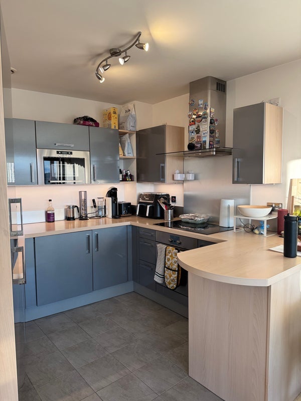Room Mapleton Road in Greater London