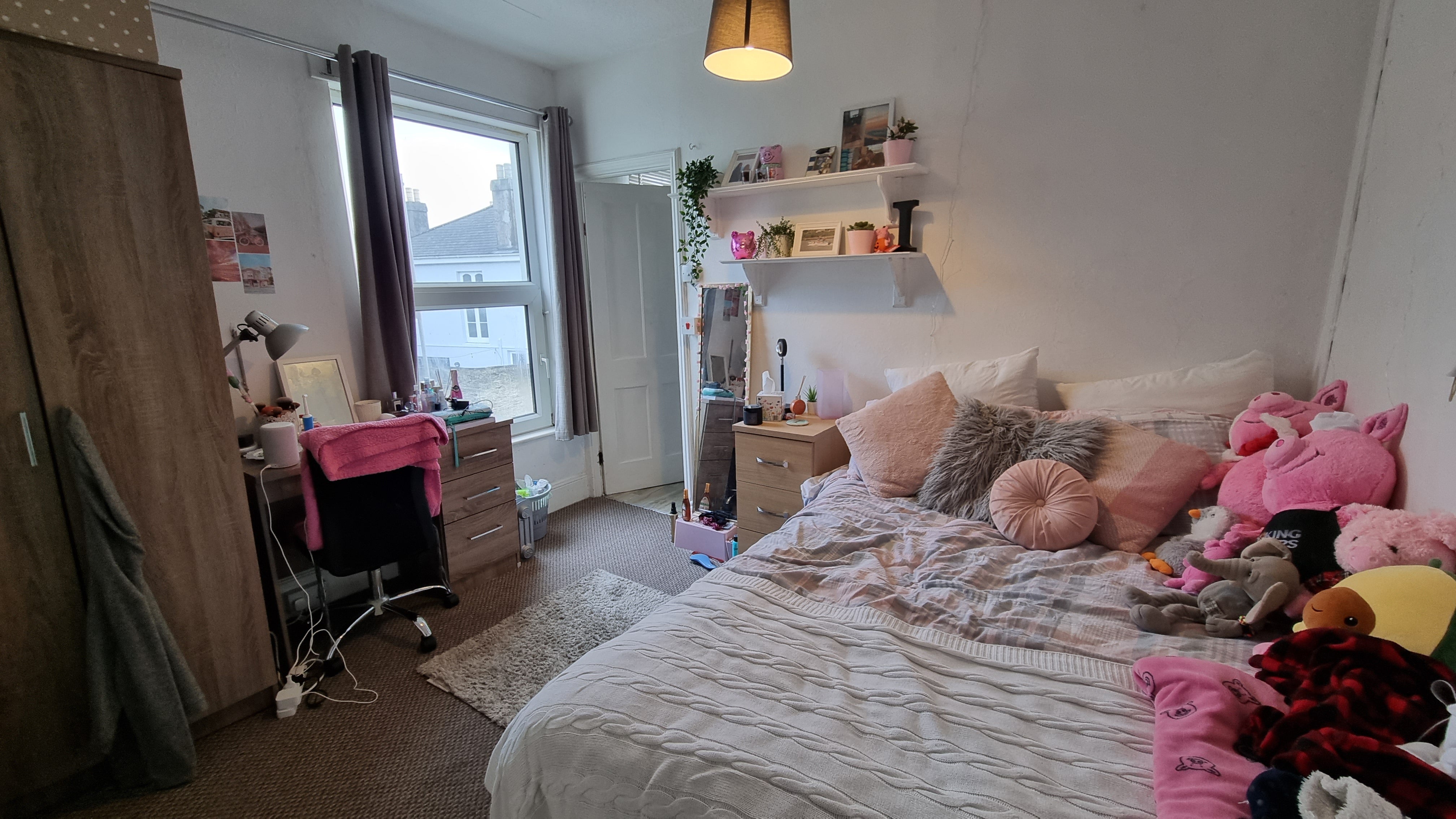 Room Beaumont Avenue in Plymouth