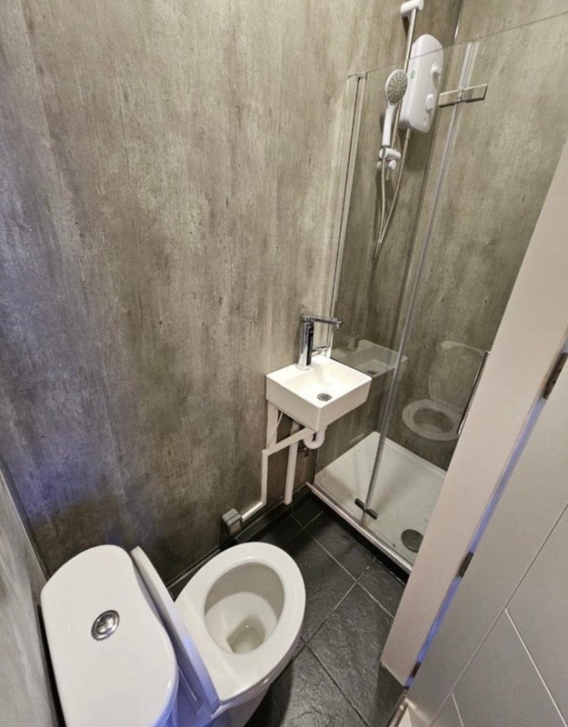 Room High Road Leyton in Greater London