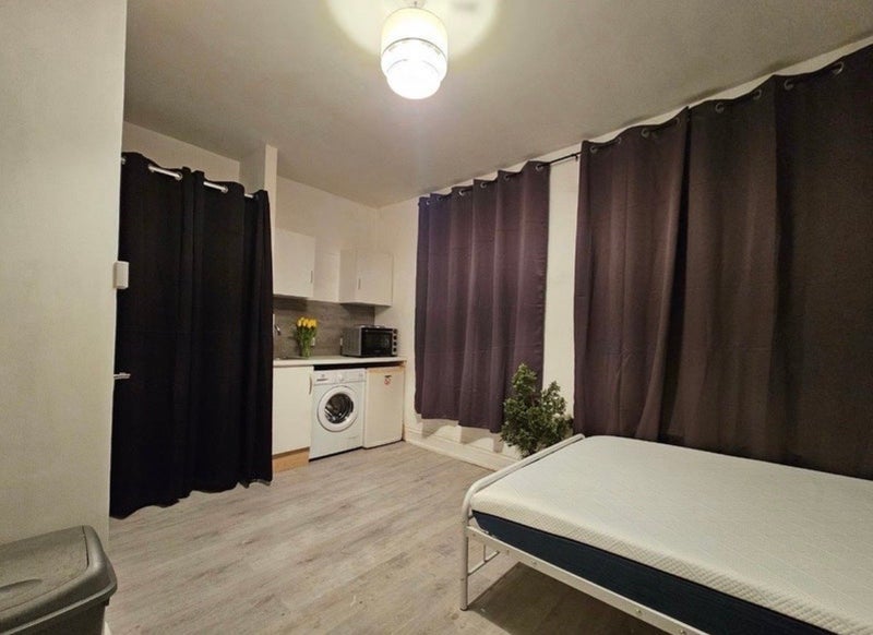 Room High Road Leyton in Greater London