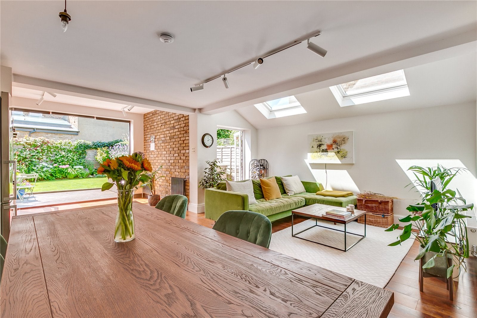 Flat Milman Road in Greater London