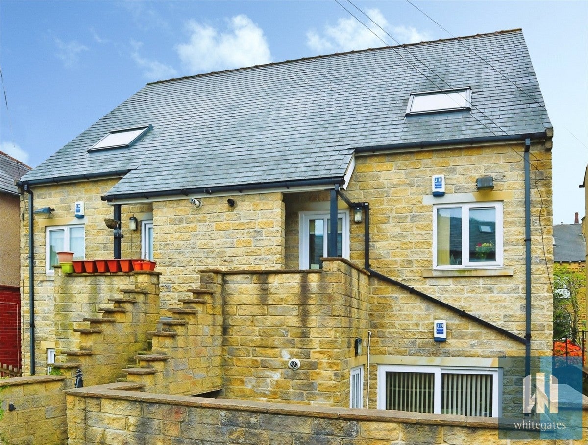 Flat Larch Road in Kirklees