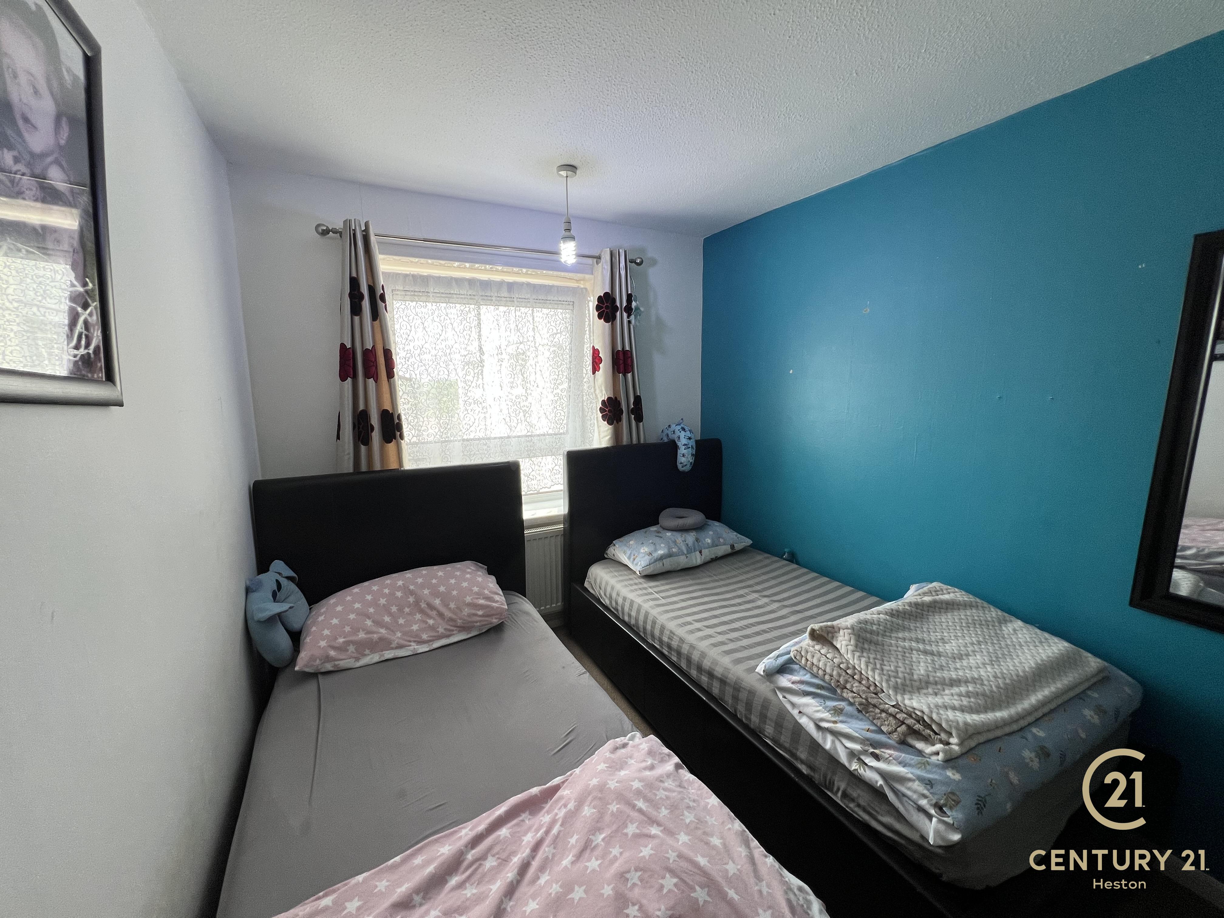 Flat Convent Way in Greater London