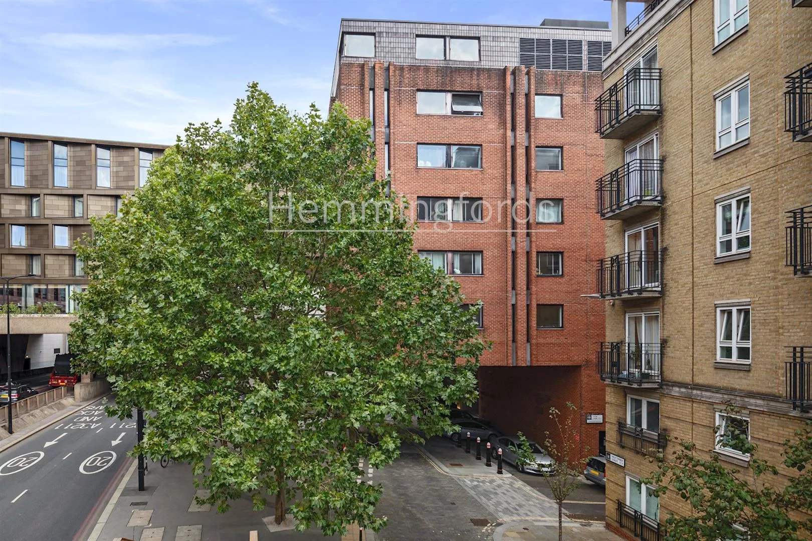 Flat Upper Thames Street in City of London