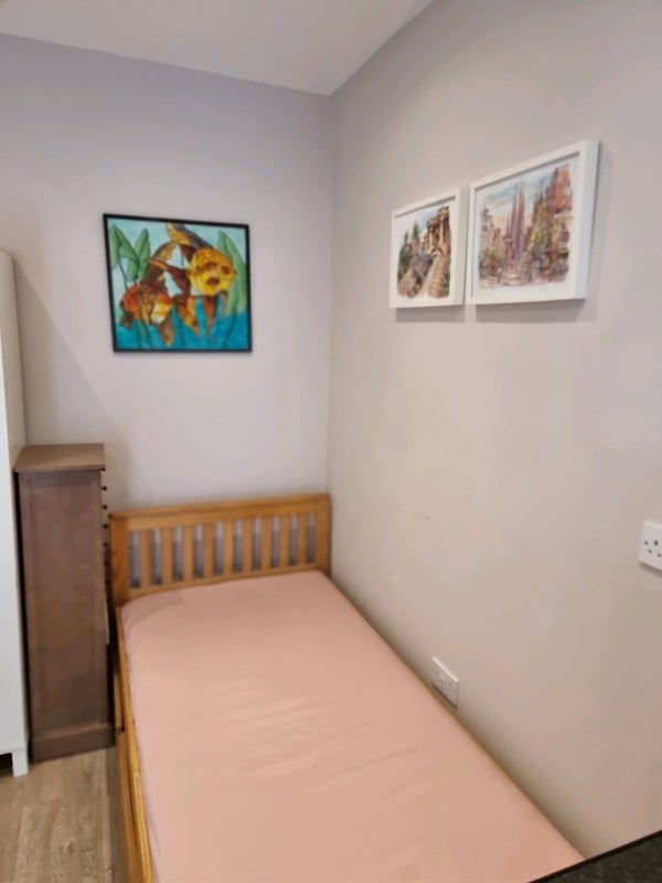 Flat Pierrepoint Road in Greater London