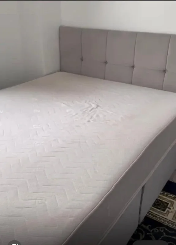 Room Clarendon Road in Greater London