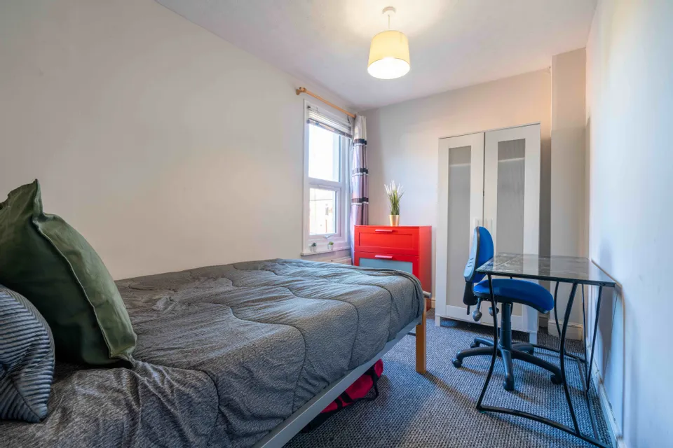 Room Carholme Road in Lincoln