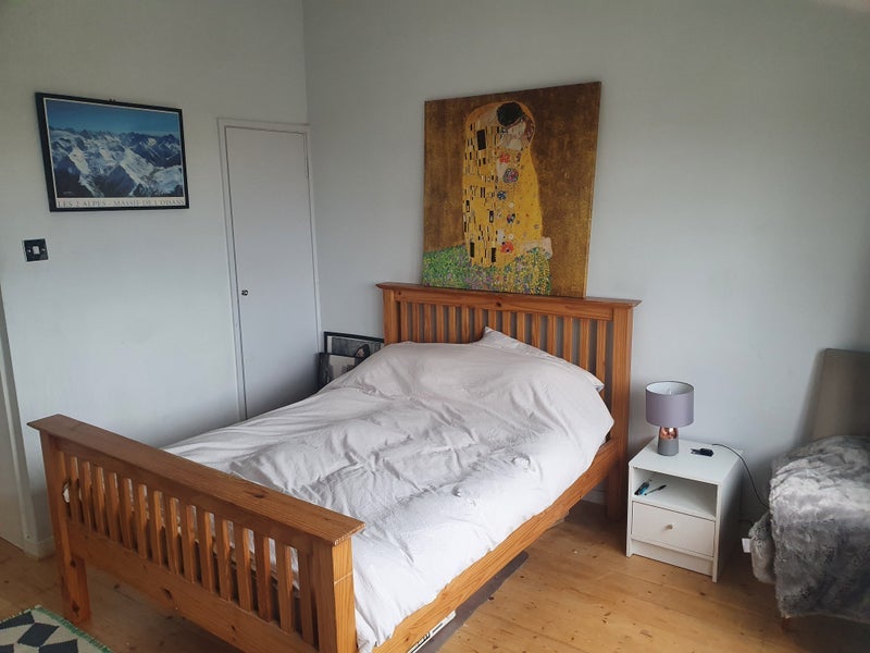 Room Point Hill in Greater London