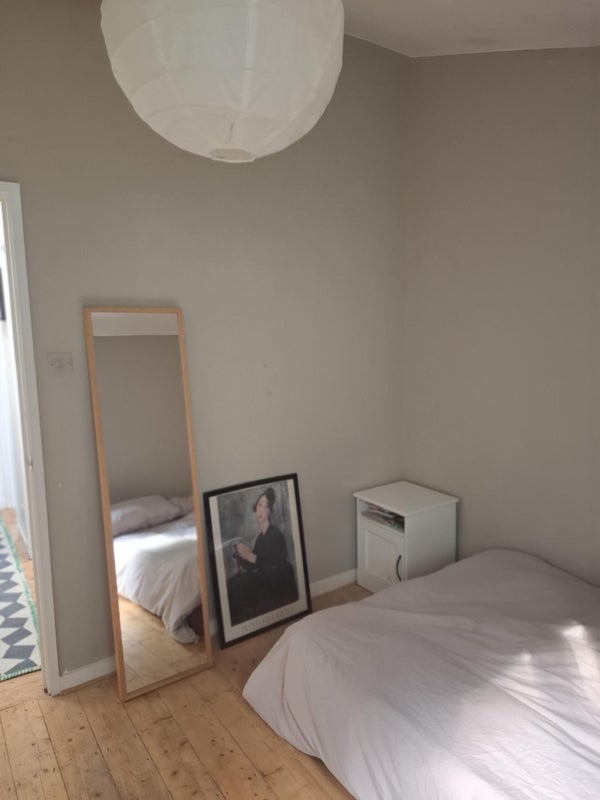 Room Point Hill in Greater London