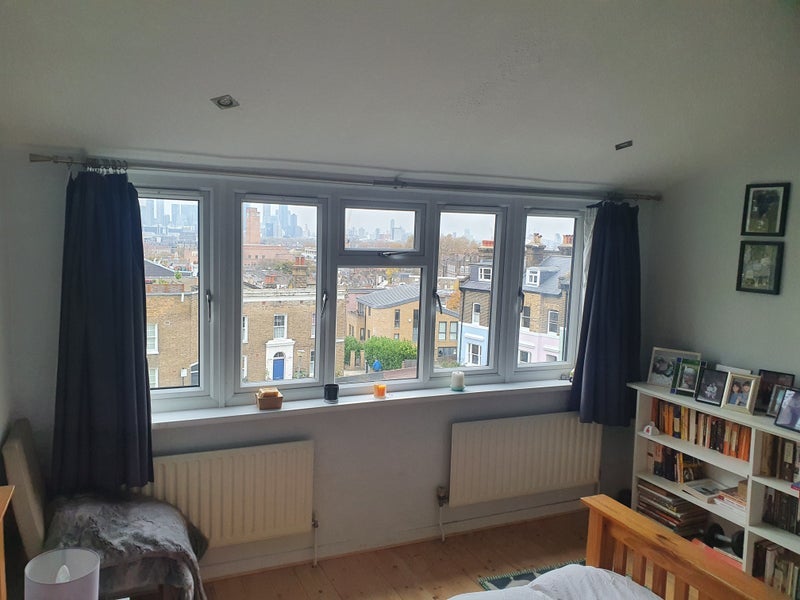 Room Point Hill in Greater London