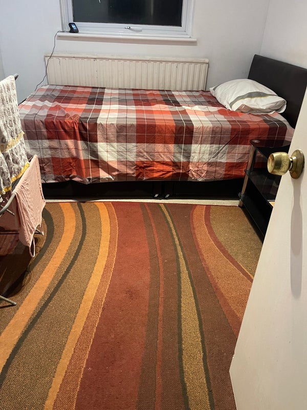 Room Oak Grove Road in Greater London
