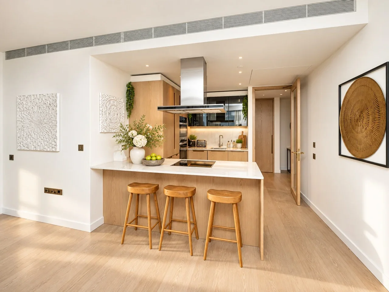 Flat Nine Elms Lane in Greater London