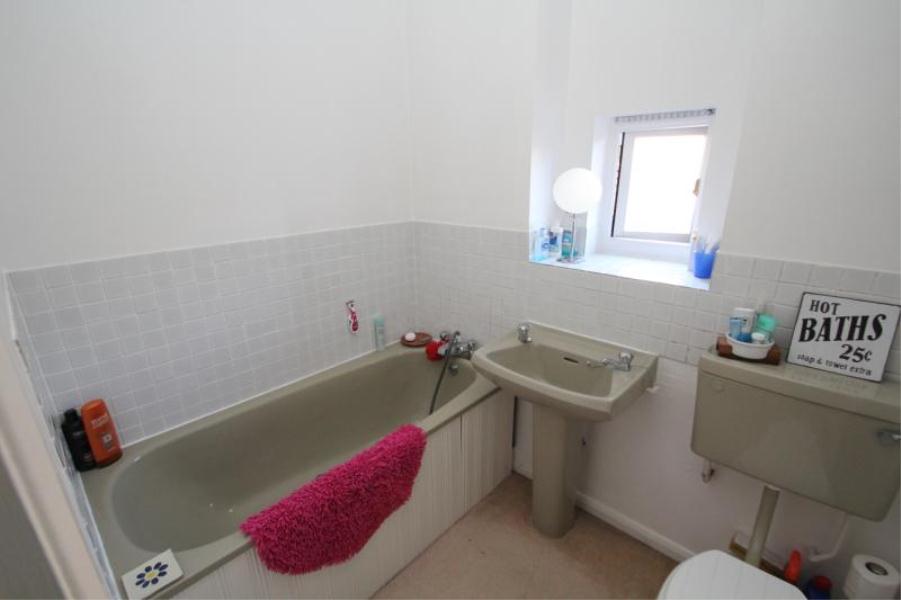 Flat Hurlford in Woking
