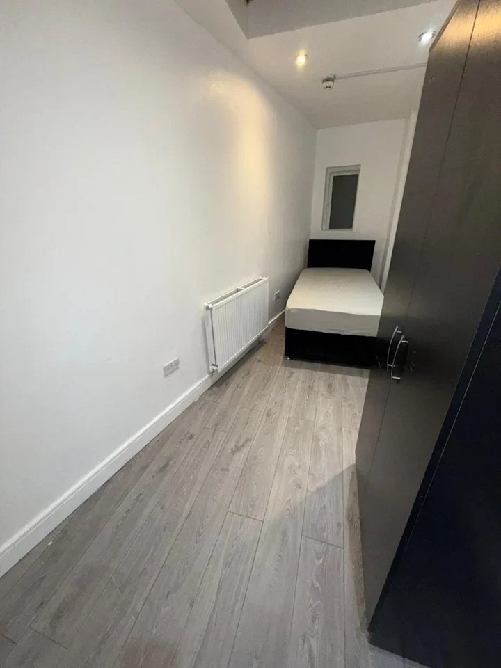 Room Cadogan Close in Greater London