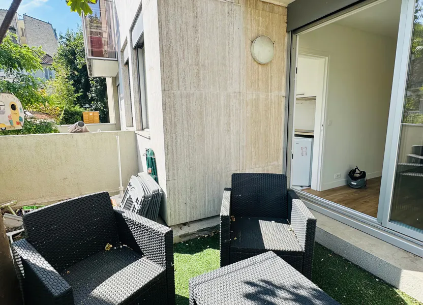 Flat Rue Haussmann in Courbevoie
