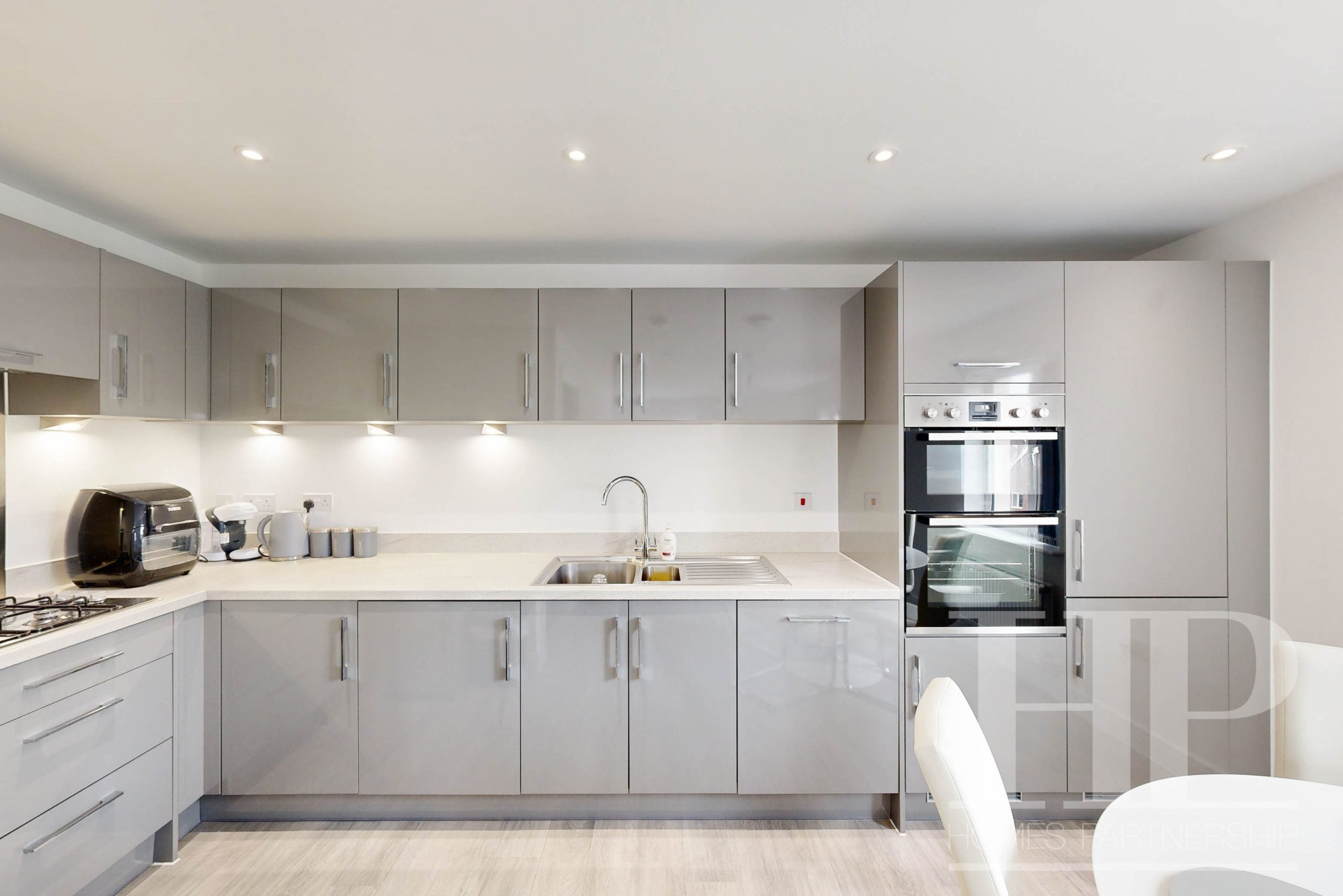 Flat Cornwell Avenue in Crawley