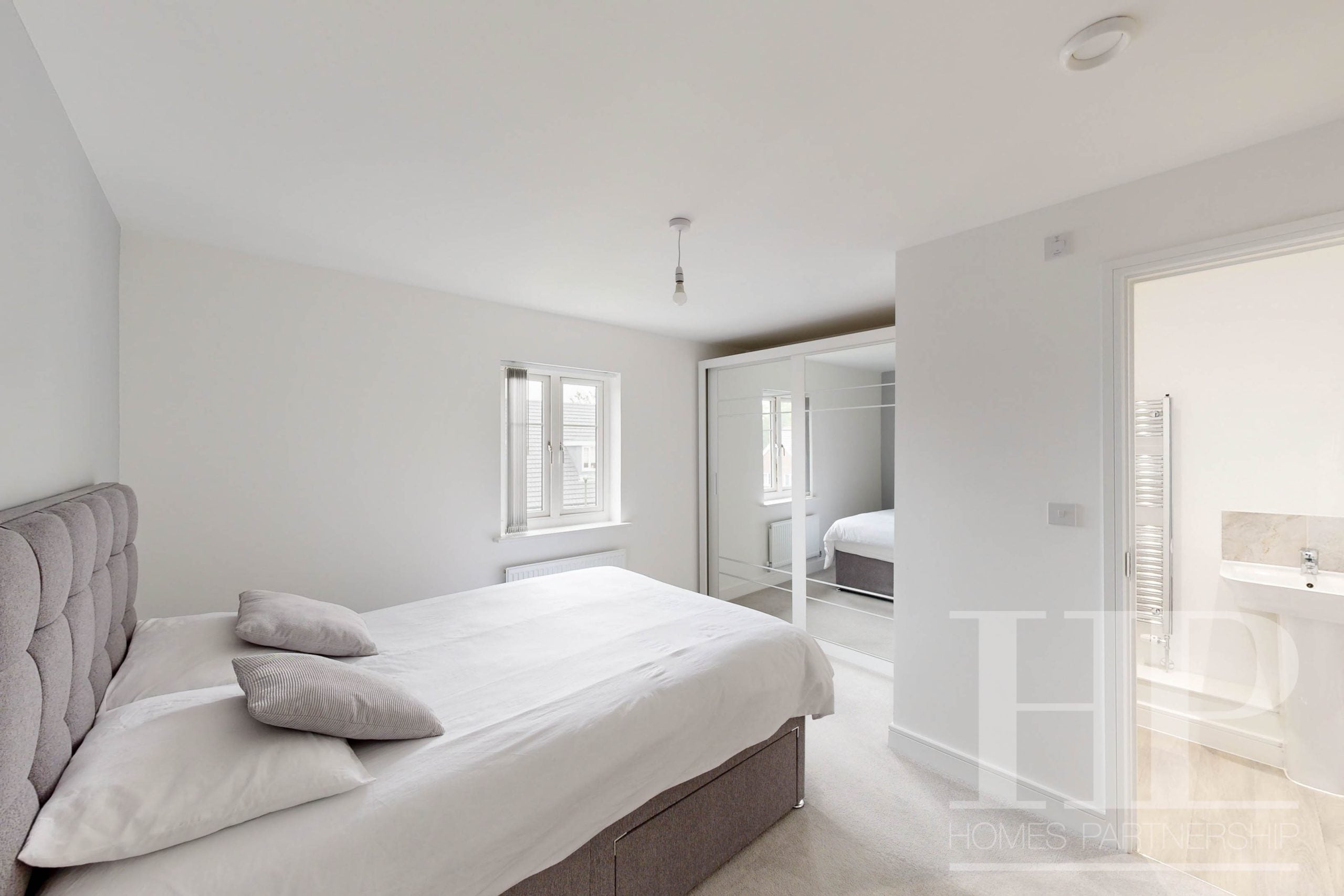 Flat Cornwell Avenue in Crawley