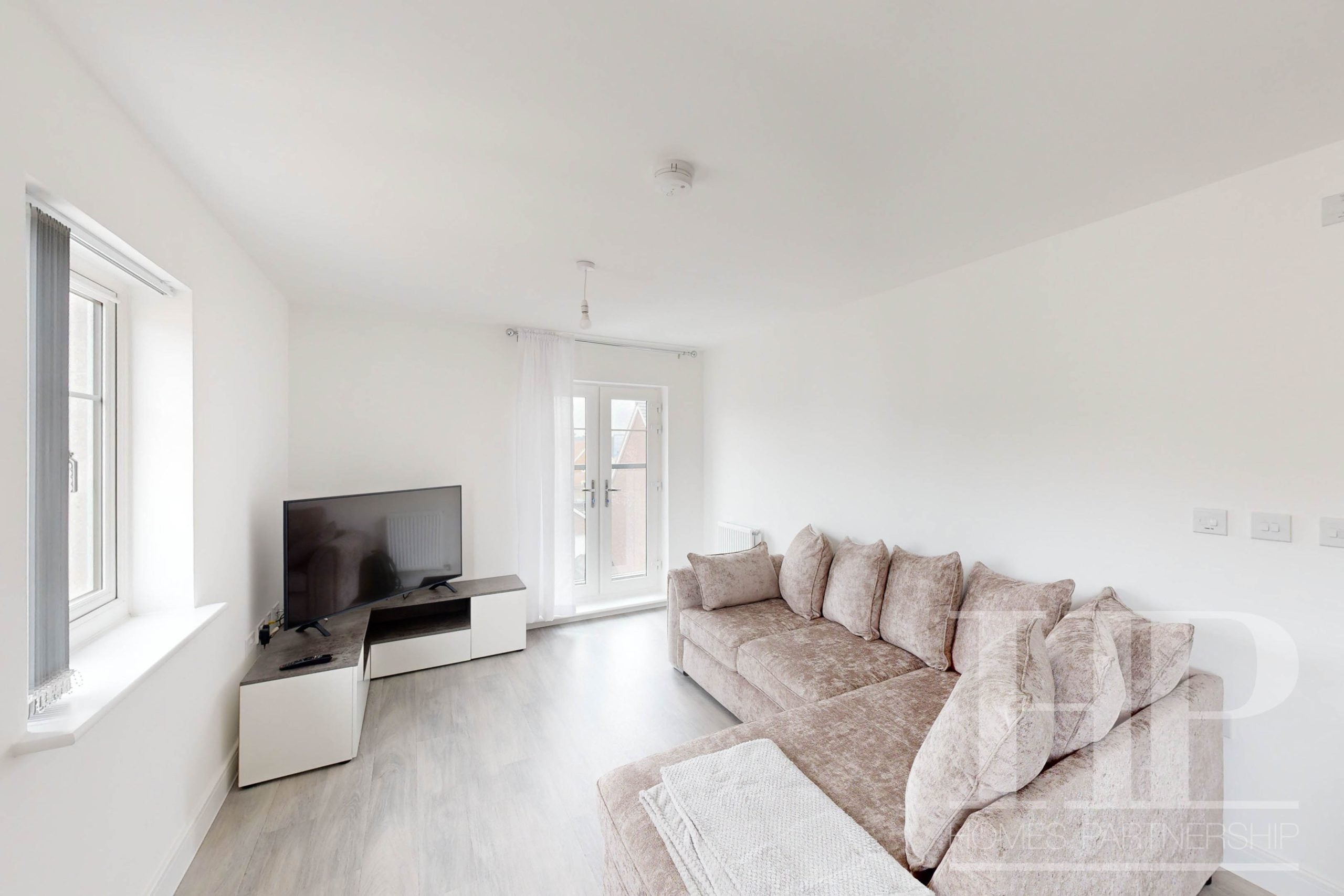 Flat Cornwell Avenue in Crawley