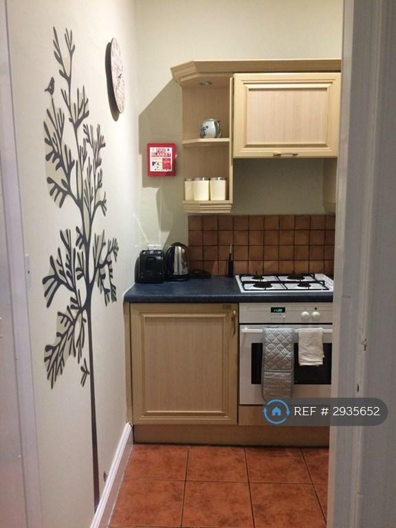 Flat Millar Crescent in City of Edinburgh