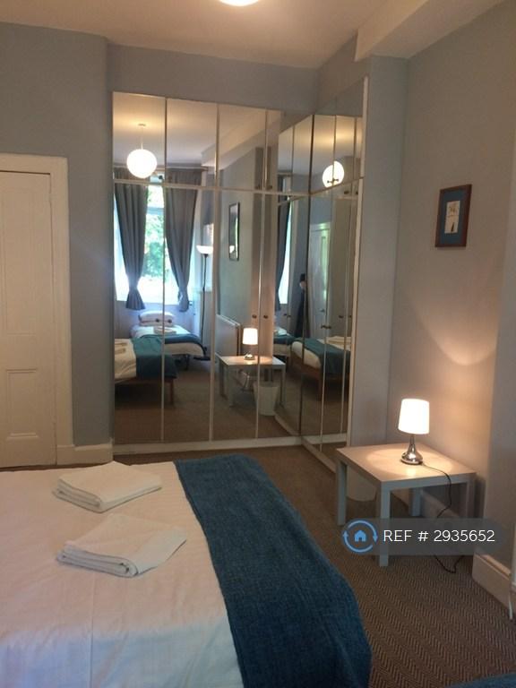 Flat Millar Crescent in City of Edinburgh