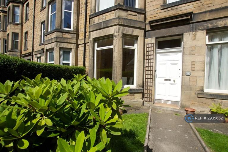 Flat Millar Crescent in City of Edinburgh