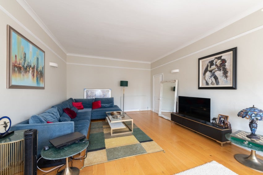 Flat Belsize Park Gardens in Greater London