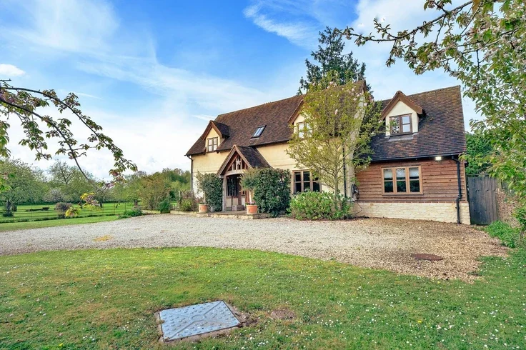 House Station Road in Wychavon