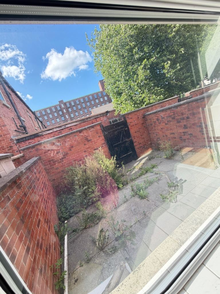 House Rushberry Avenue in Manchester