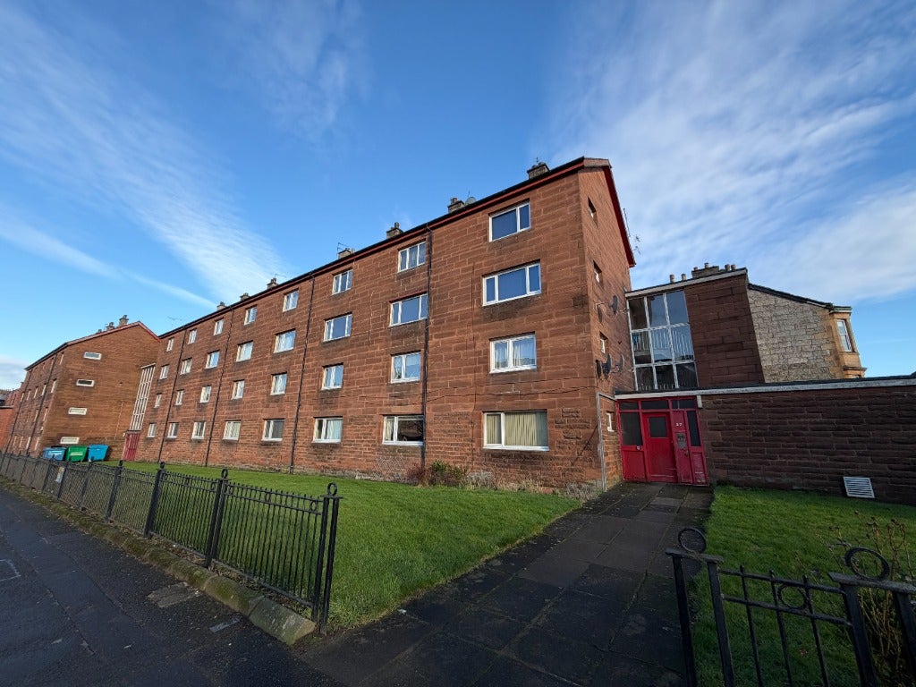 Flat Neilston Road in Paisley