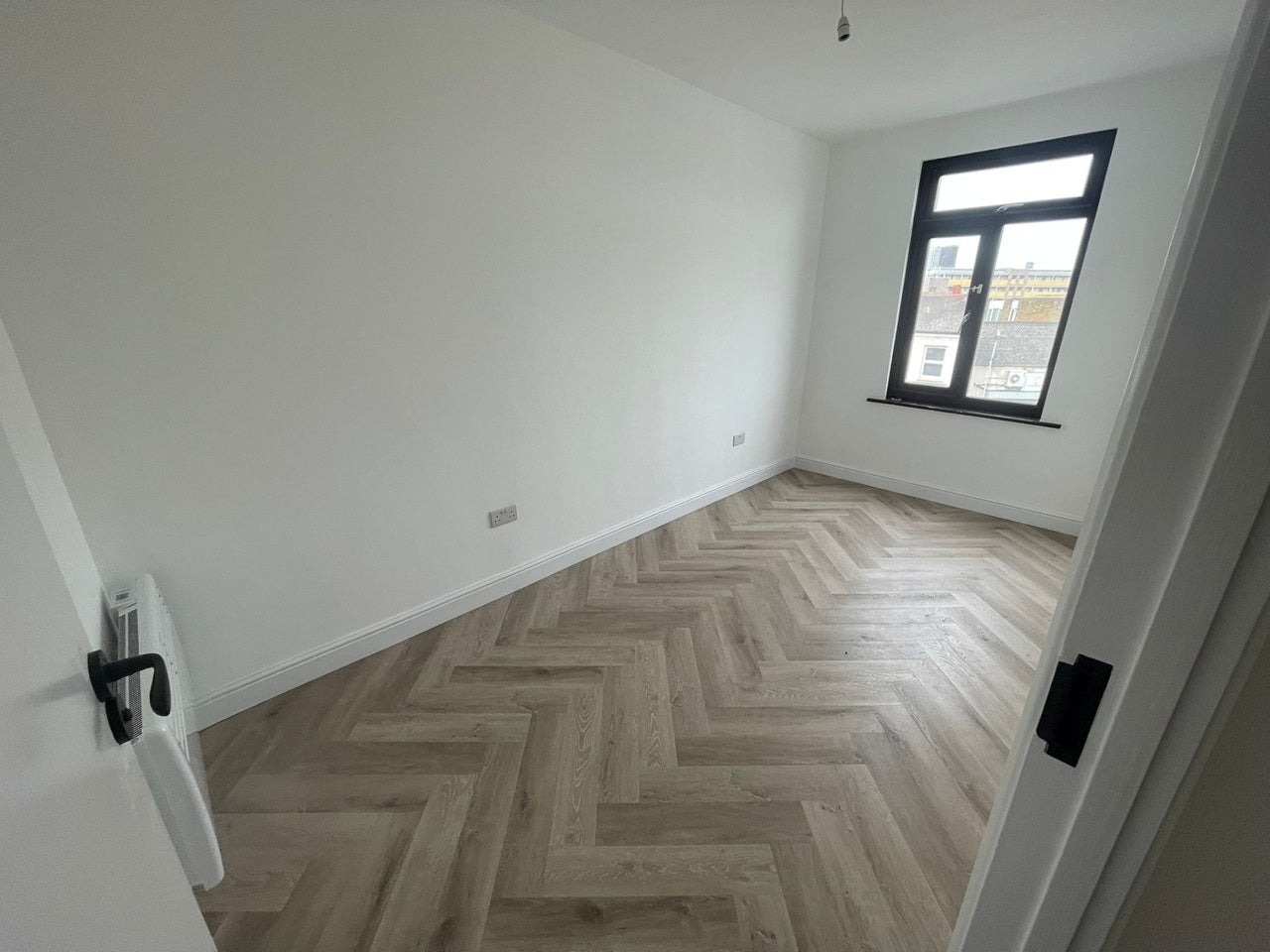 Flat Barking Road in Greater London