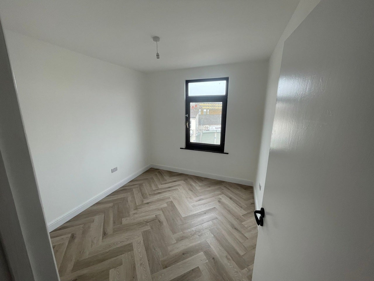 Flat Barking Road in Greater London