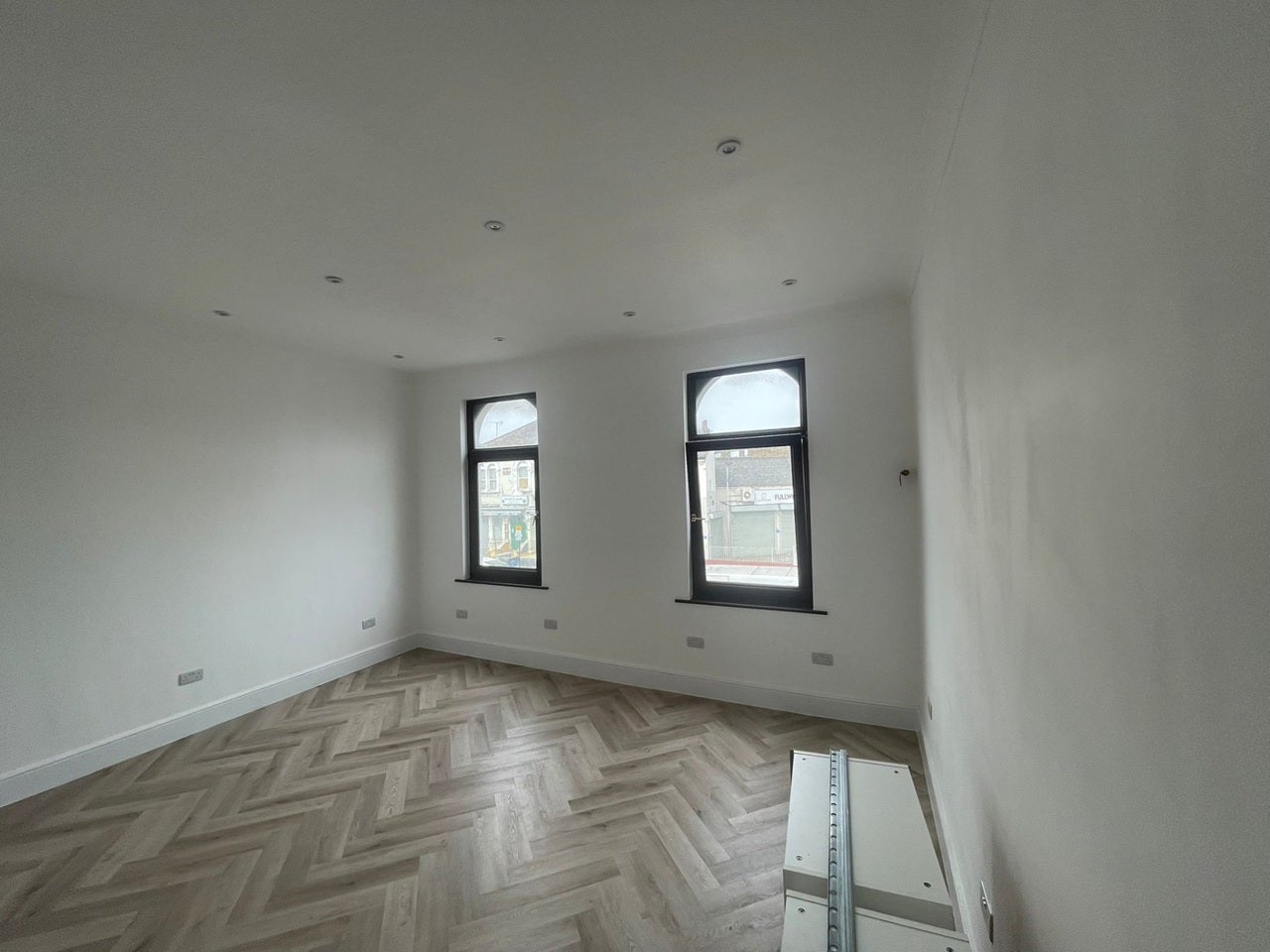 Flat Barking Road in Greater London