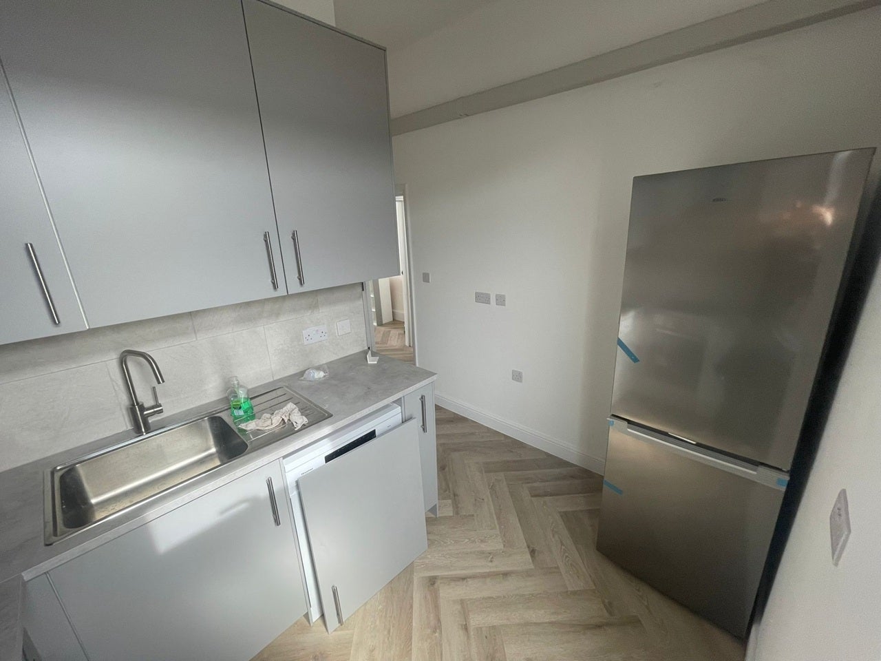 Flat Barking Road in Greater London