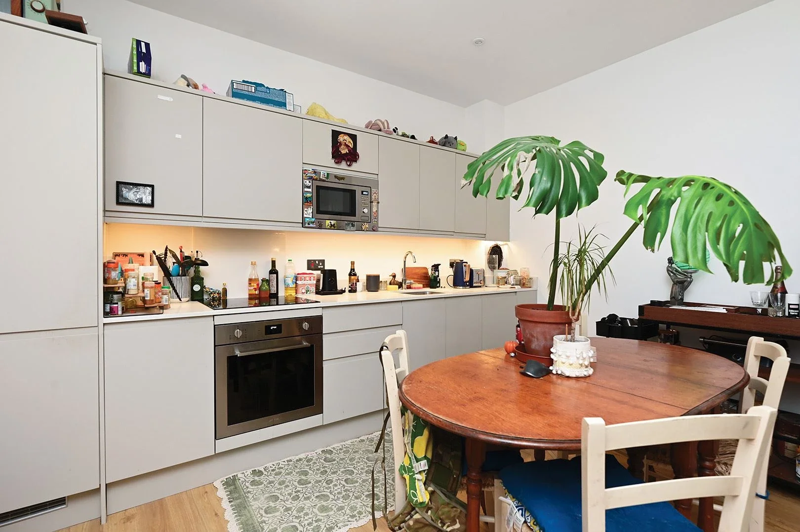 Flat Farnborough Road in Rushmoor