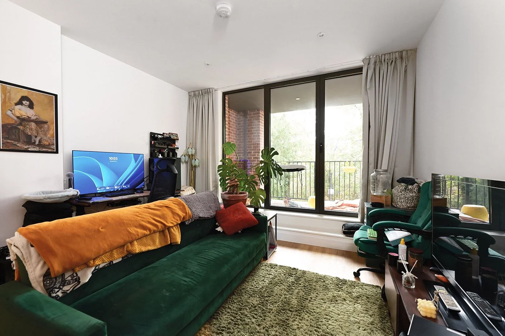 Flat Farnborough Road in Rushmoor