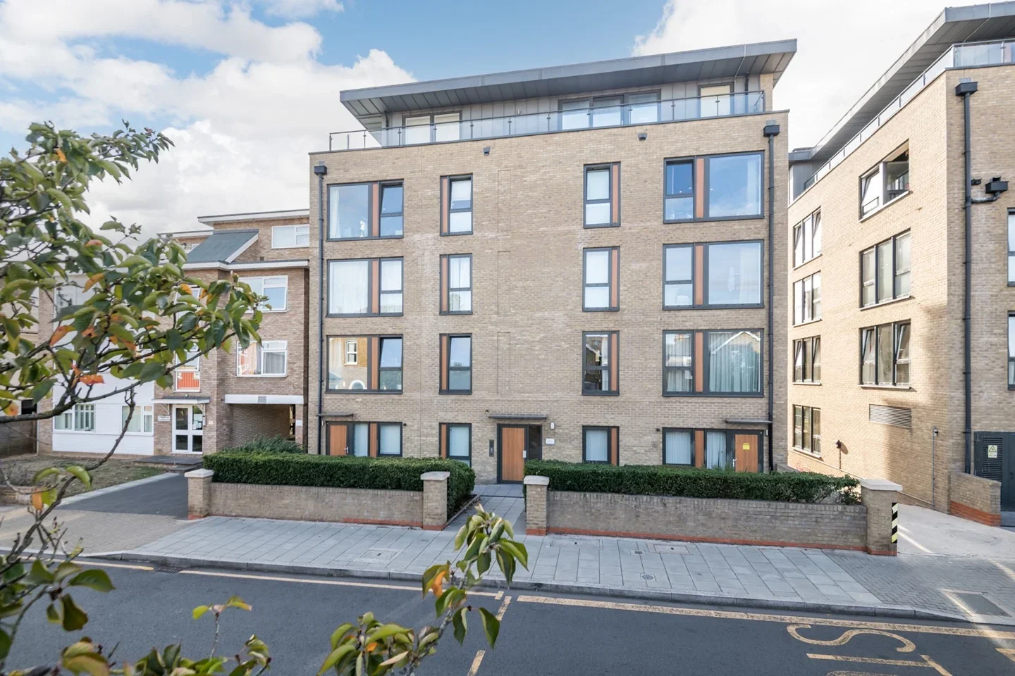 Flat Hartfield Road in Greater London