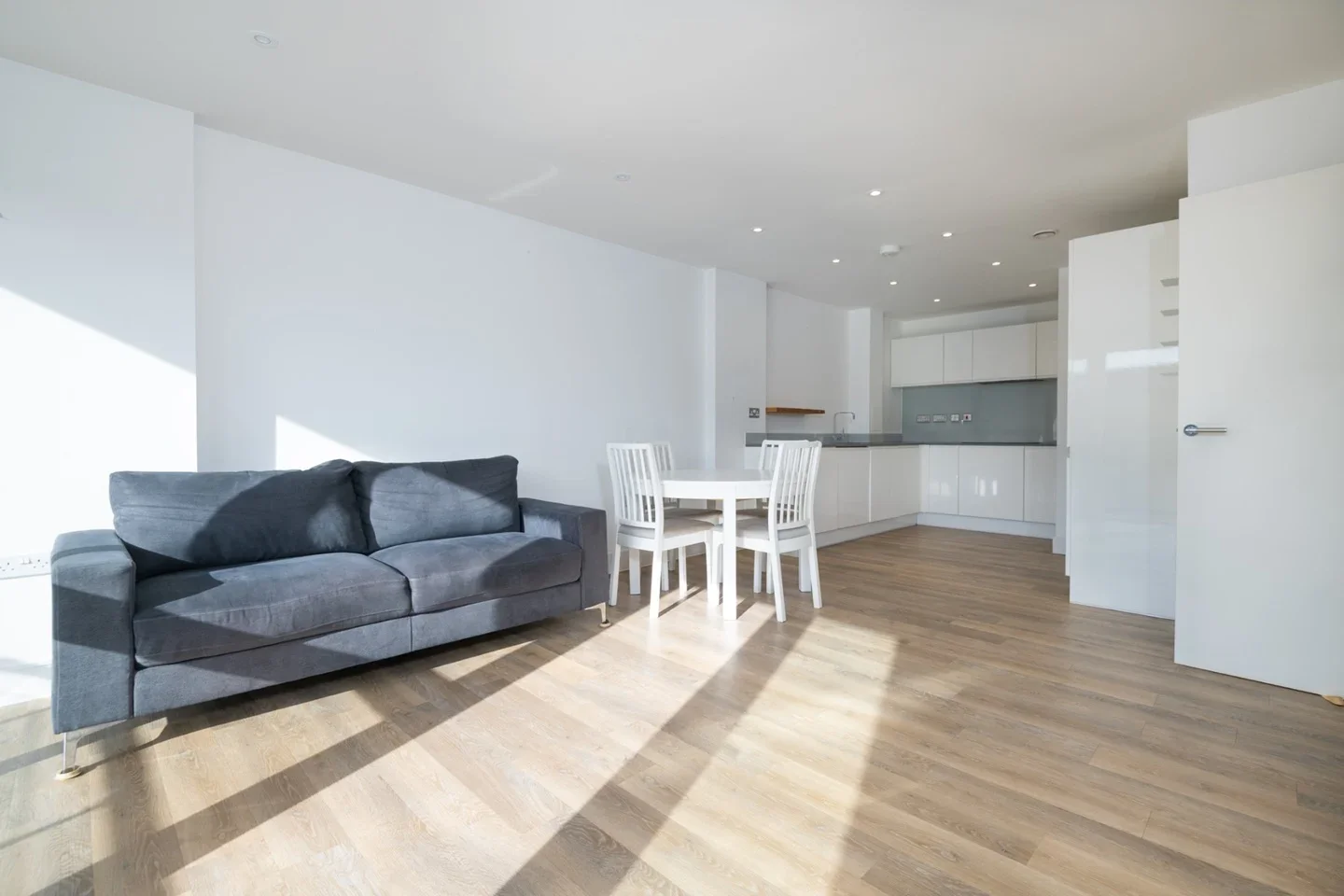 Flat Hartfield Road in Greater London