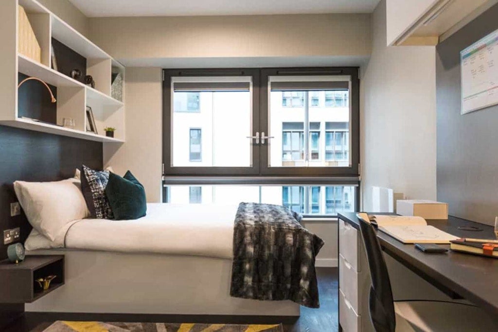 Room Paul Street in Greater London