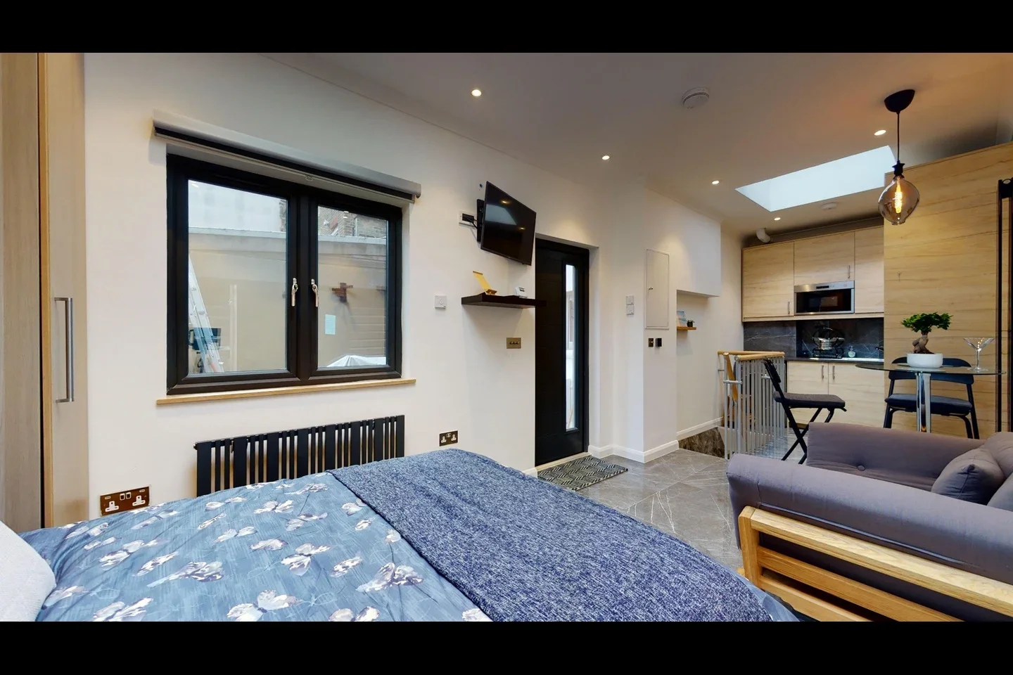 Flat Bedford Hill in Greater London